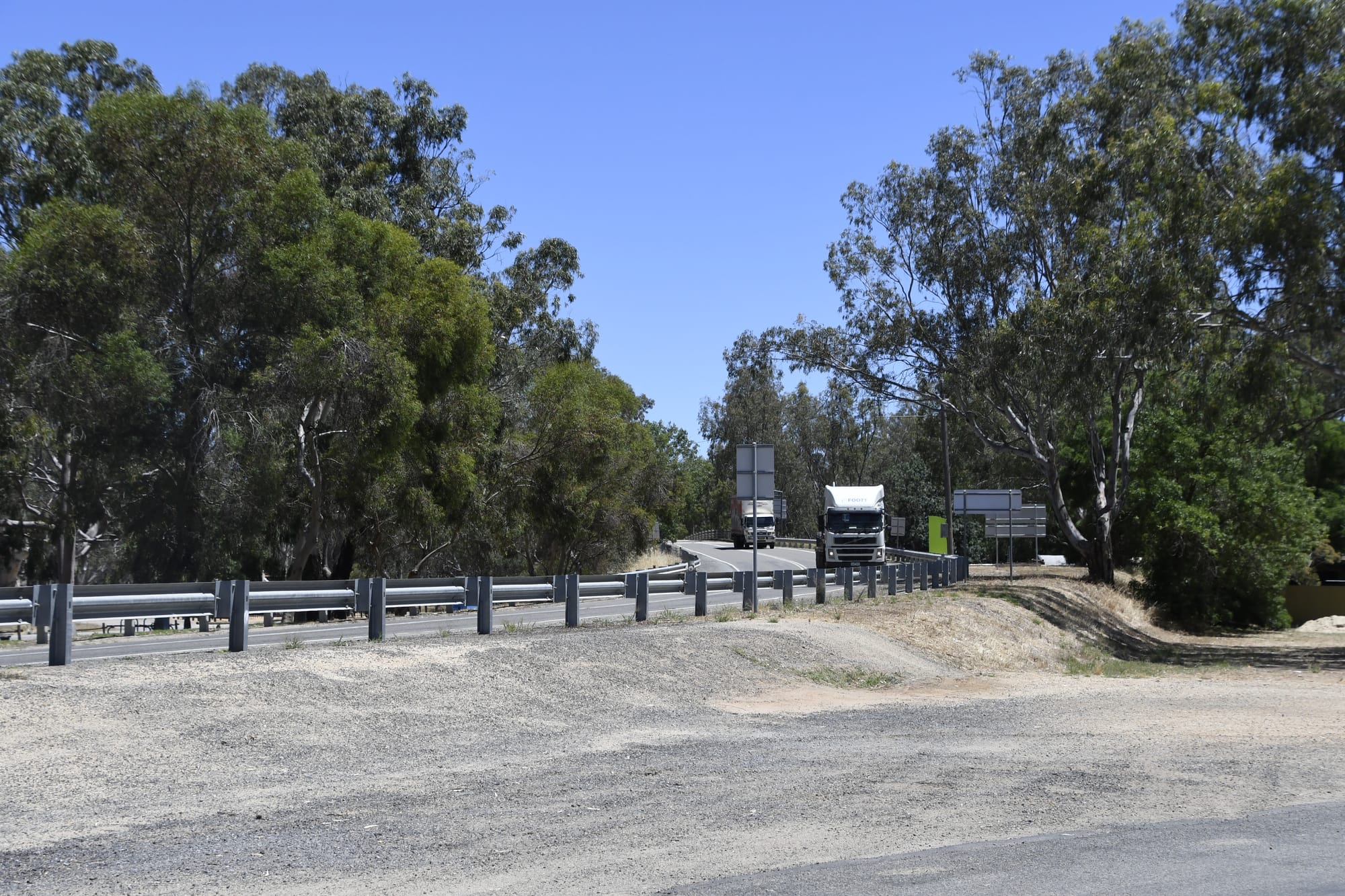 Two way traffic ... Traffic is finally able to flow freely across the Barmah bridge after it being manned by police 24 hours a day since July. 
