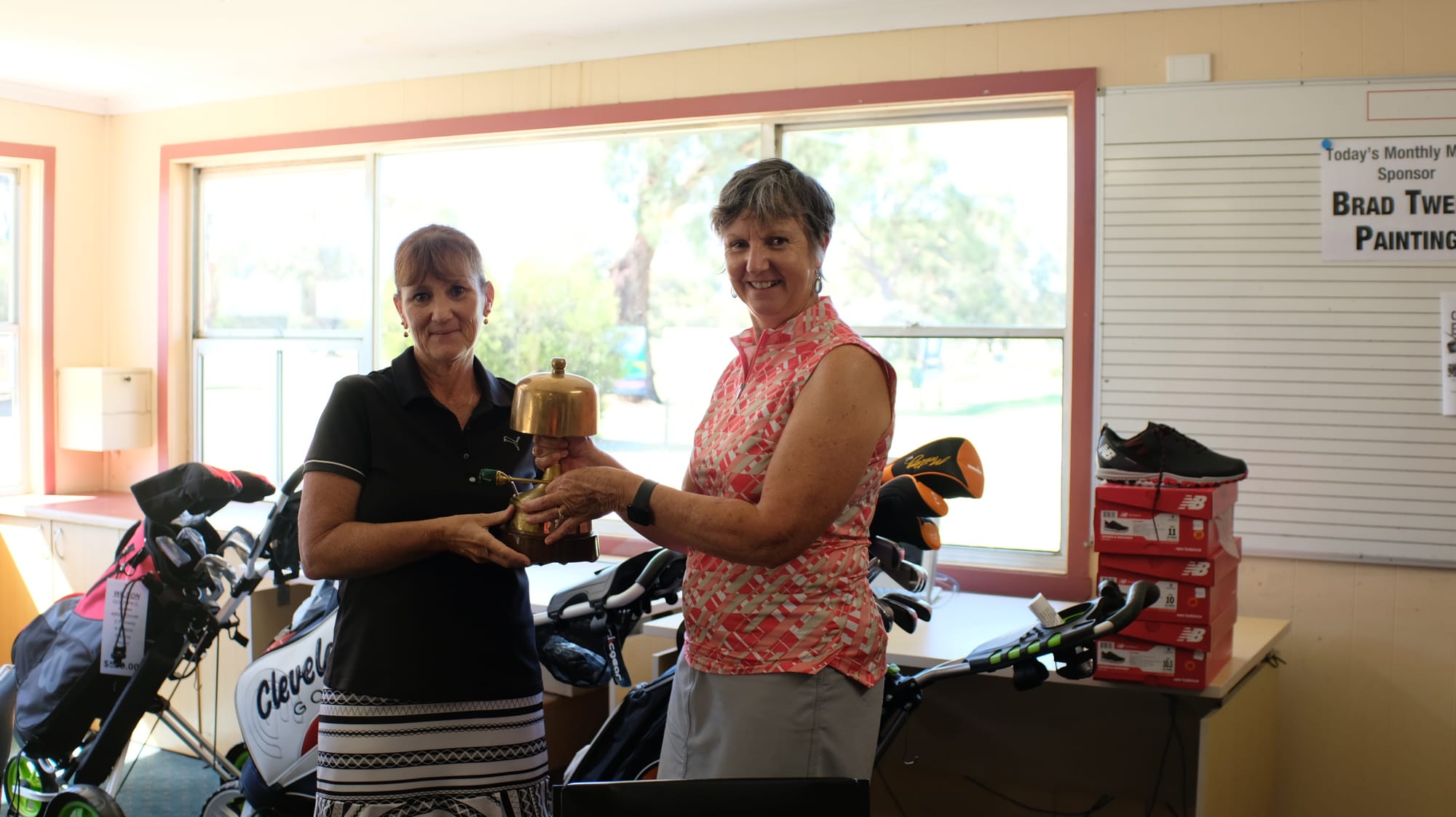Gracious winner … Numurkah captain Tracey Clouston graciously accepts the Gong from Nathalia captain Alison Keogh.

