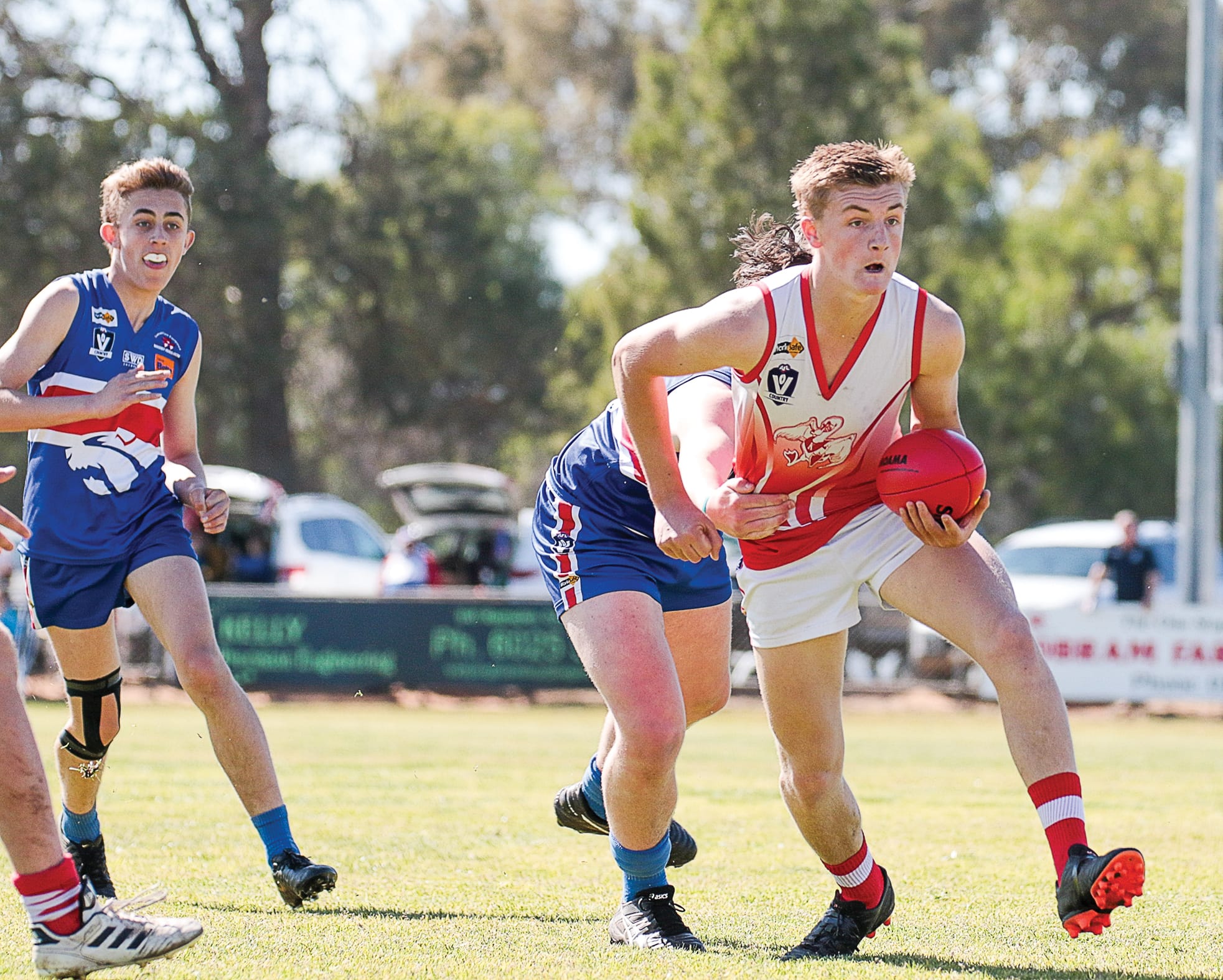 Leading from the front … Katunga under 17 captain and BOG medallist Max Hendy drives
the ball forward.
Photo by Bruce McKean