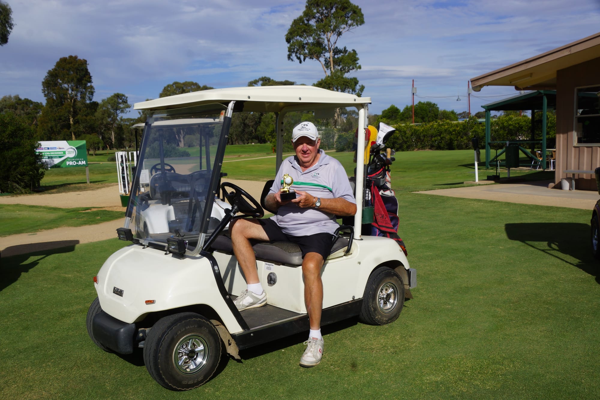 Slam dunk ... Darryl Sheridan was especially lucky with his hole-in-one last Thursday.