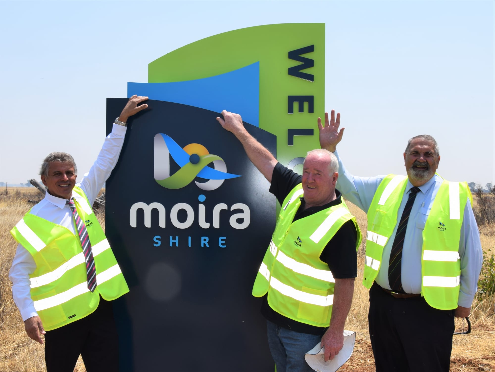 Warm welcome ... Councillors Libro Mustica, Peter Mansfield and Gary Cleveland approve of the new welcome signage.