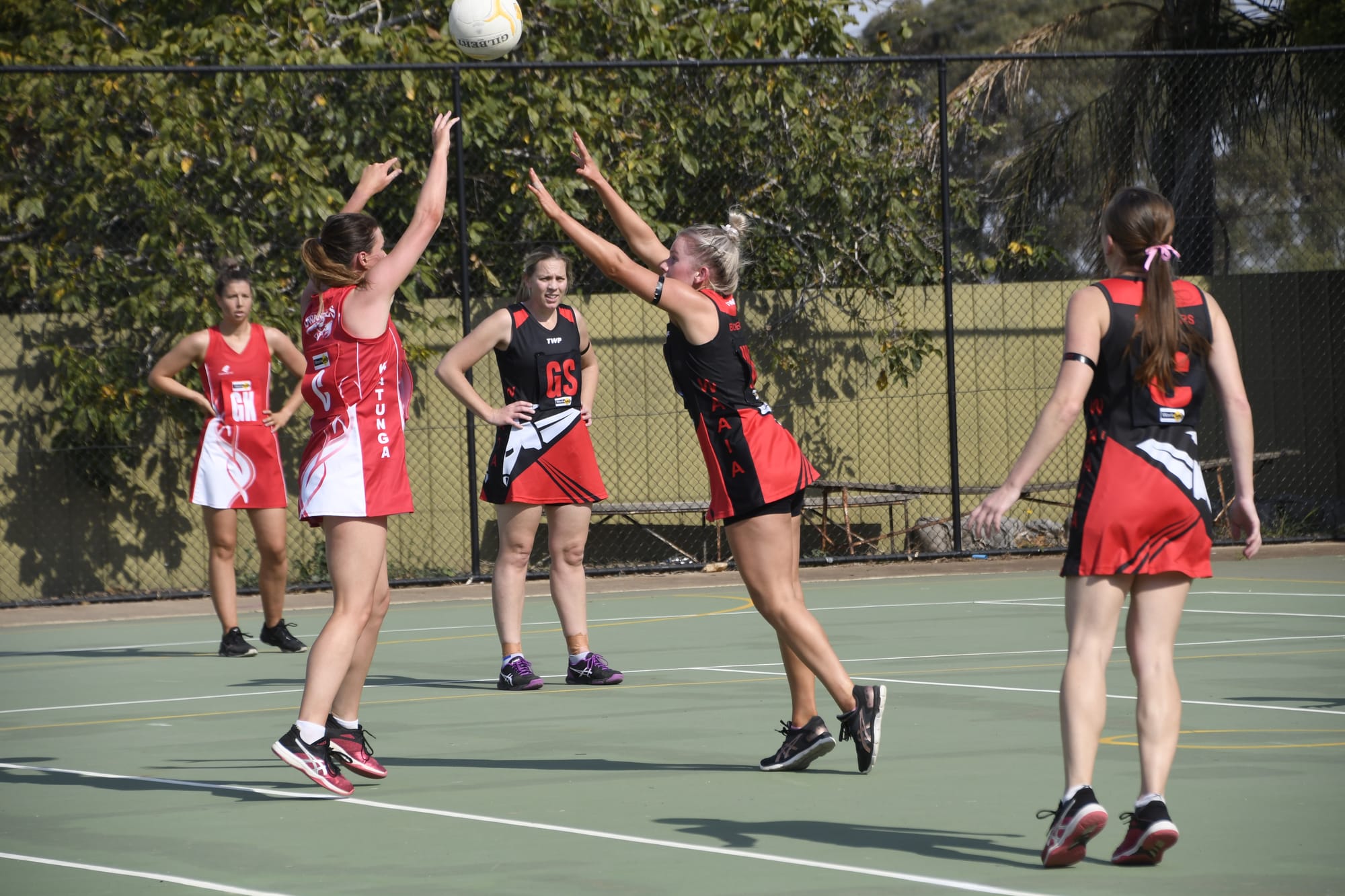 From the middle ... Jacque Dietrich medallist Rosie Arnel defends Hayley McDonald from the centre. 