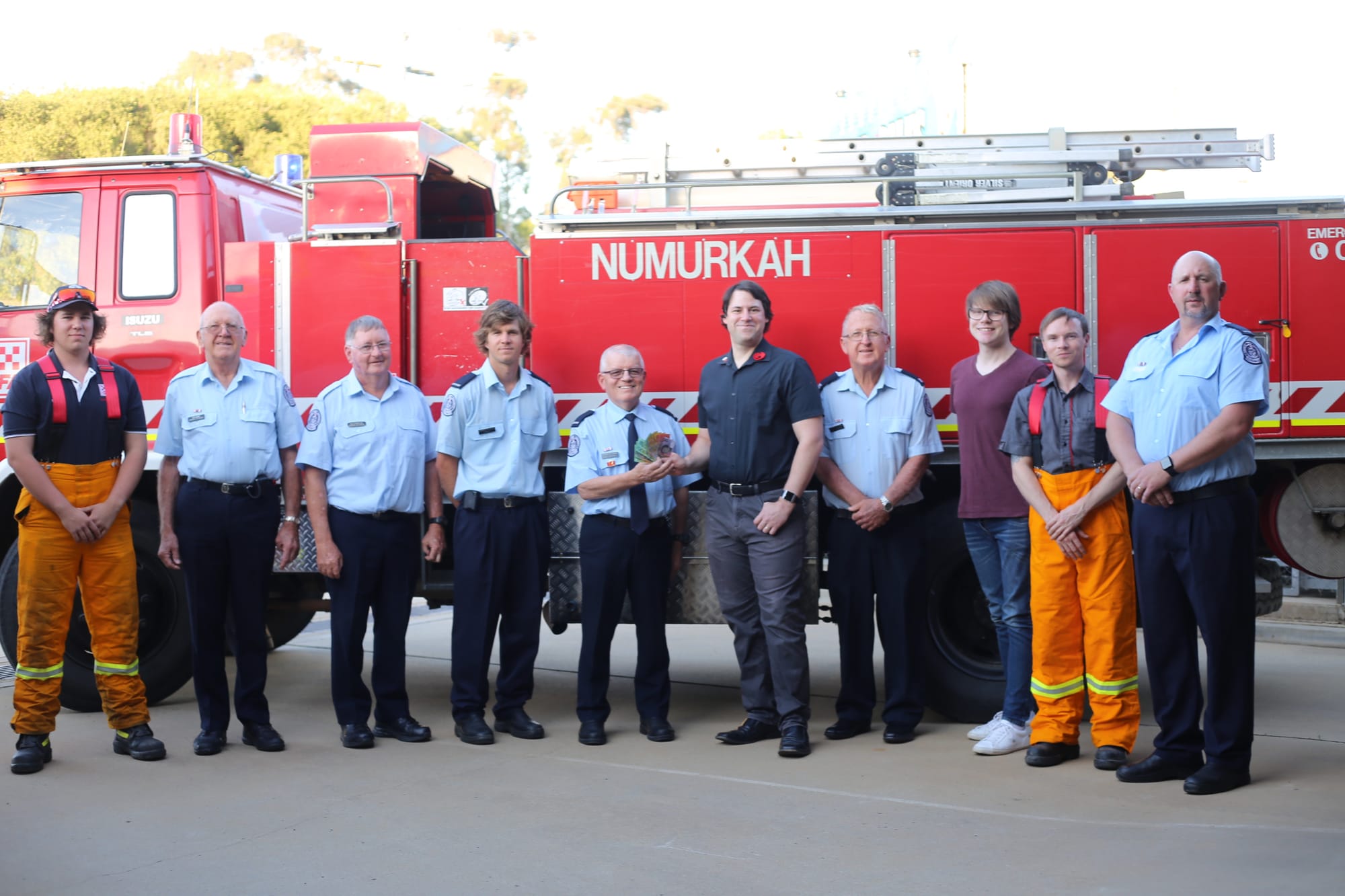 Gratitude all around ... Tyler Cox, Len Morey, Ian Hannaford, Dale Cox, David Bethell, Nathan Lee, Tim Jenkins, Nathan Tetley, Chris Johnson and Jason Cox. Photo: Sallianne John.